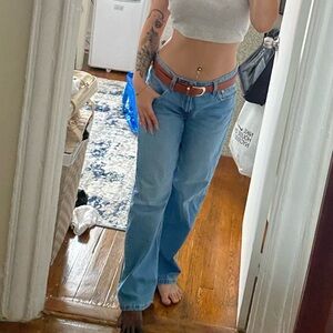 Low rise baggy jeans